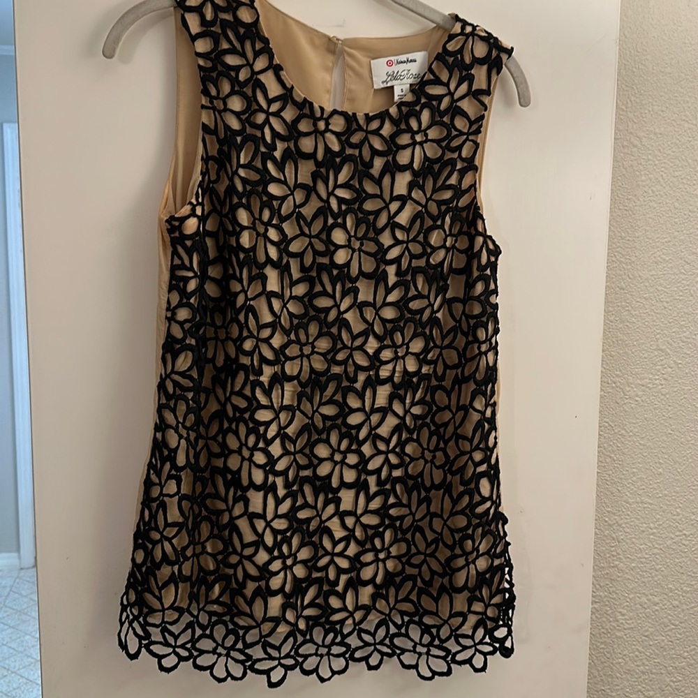 Neiman Marcus Sleeveless top
